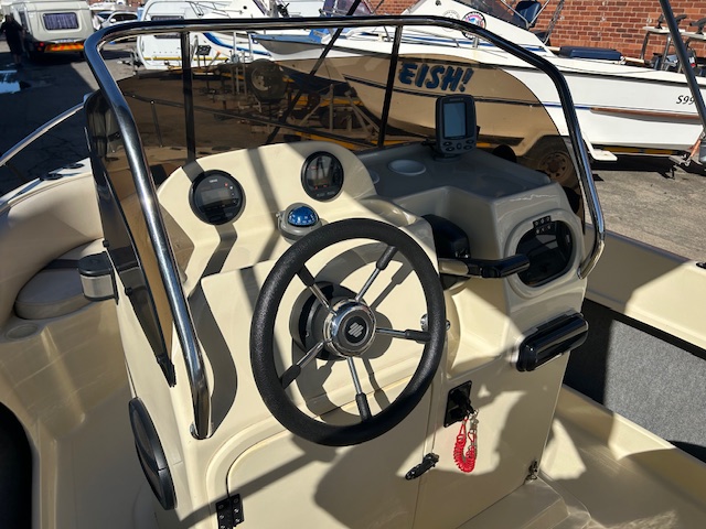 Explorer 510 CC with Yamaha 130hp Motor