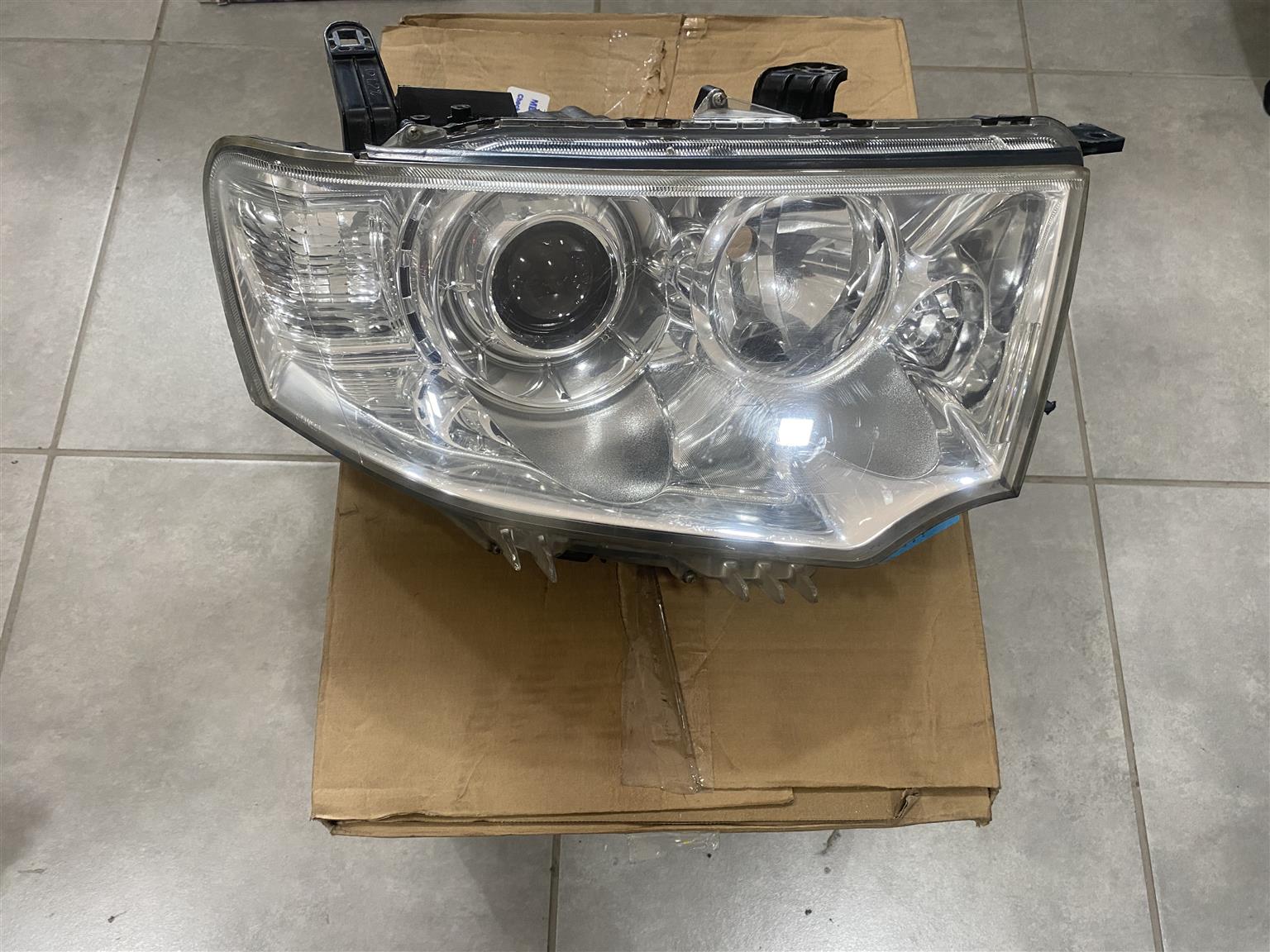 2014 MITSUBISHI PAJERO SPORT HEADLIGHT RIGHT SIDE FOR SALE - Private Seller 2014 MITSUBISHI PAJERO SPORT HEADLIGHT RIGHT SIDE FOR SALE - Private Seller