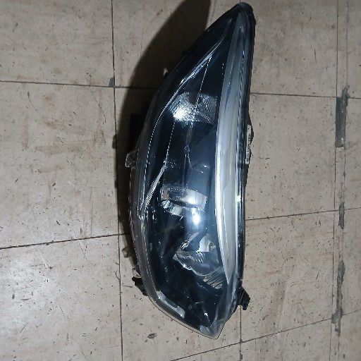 Renault captur headlight - Private Seller Renault captur headlight - Private Seller