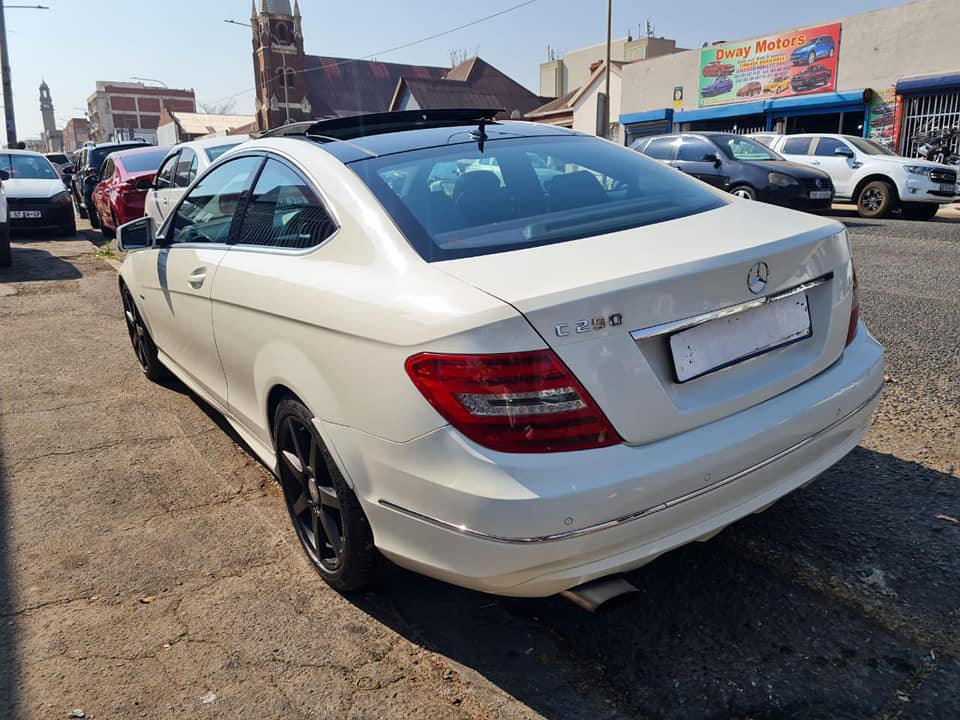 2012 Mercedes Benz C250 CDI Automatic Coup leather seat and sunroof
