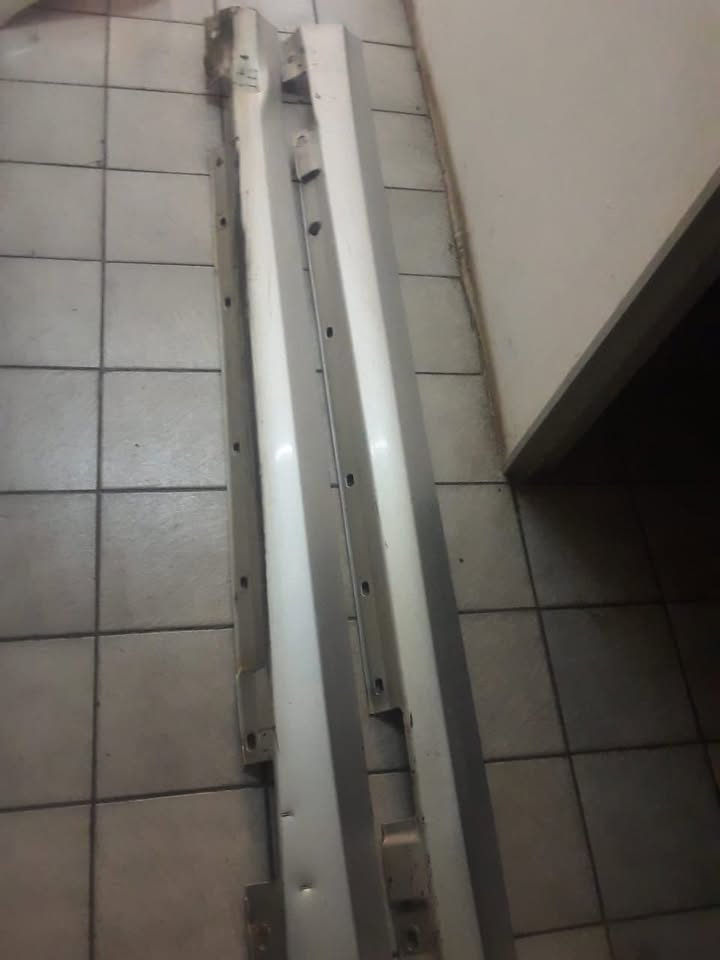 Mercedes benz W204 side skirting - Private Seller