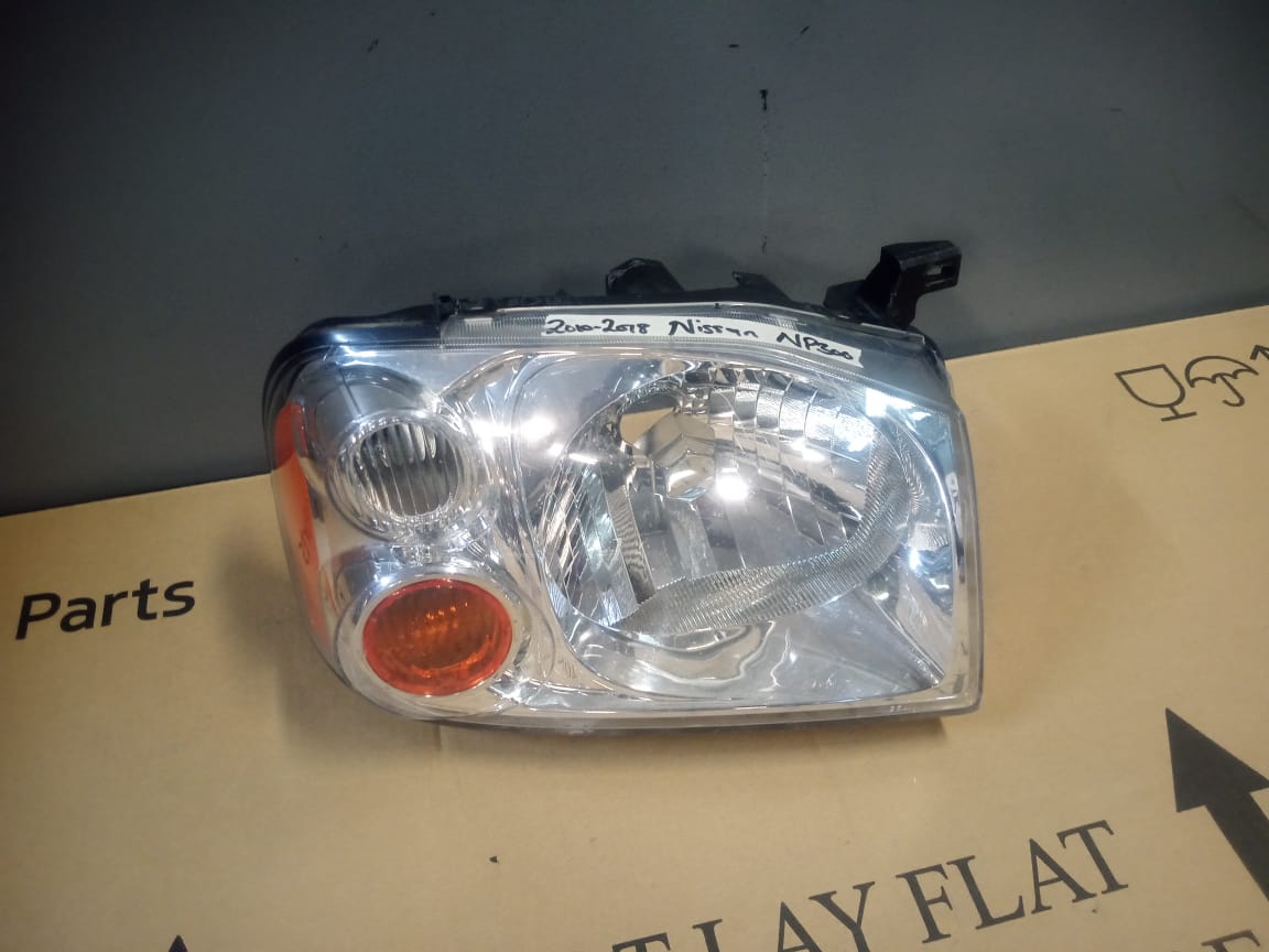 2010-2018 NISSAN NP300 RIGHT SIDE HEADLIGHT FOR SALE - Private Seller 2010-2018 NISSAN NP300 RIGHT SIDE HEADLIGHT FOR SALE - Private Seller