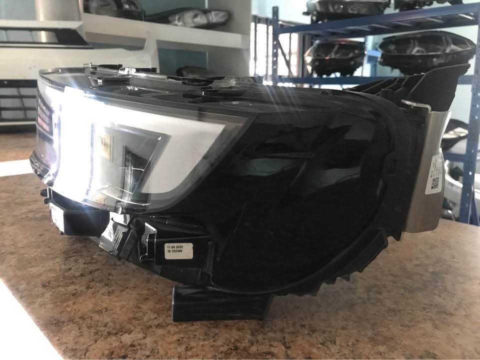 2021 Opel Mokka headlight left side - Private Seller