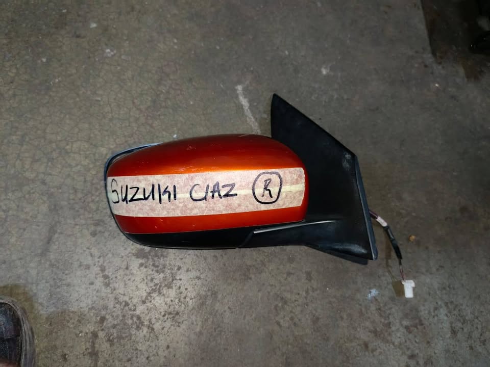Suzuki ciaz mirror Rightside - Private Seller Suzuki ciaz mirror Rightside - Private Seller