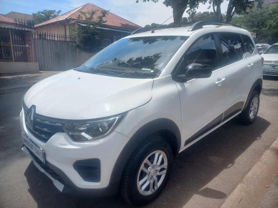 2024 RENAULT TRIBER 1.0 PETROL, MANUAL, WHITE COLOR, MILEAGE 8000KMS SPARE KEY.