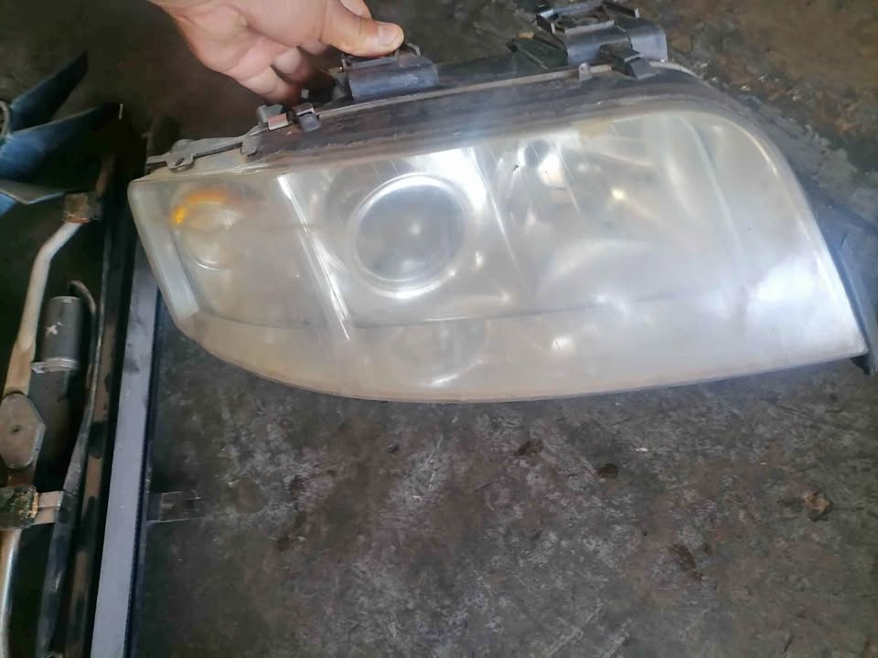 Audi A6 right headlight - Private Seller Audi A6 right headlight - Private Seller