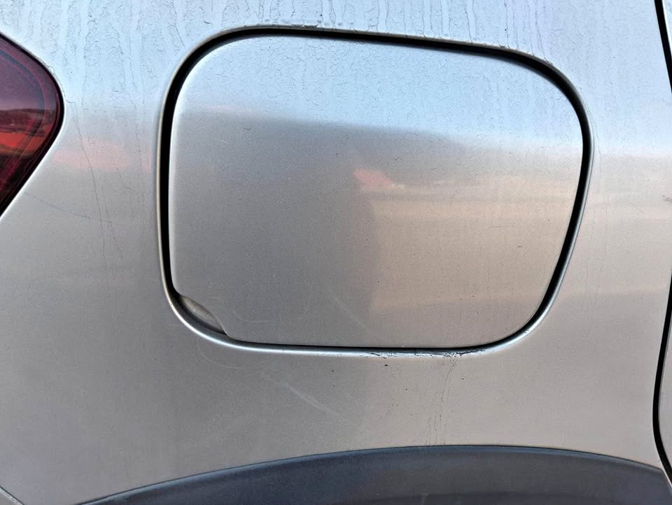 RENAULT SANDERO STEPWAY 2014 FUEL FLAP ON SALE - Private Seller RENAULT SANDERO STEPWAY 2014 FUEL FLAP ON SALE - Private Seller