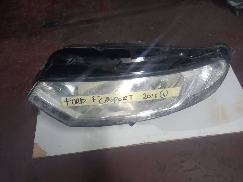 2015 Ford Ecosport Headlight Left Side - Private Seller 2015 Ford Ecosport Headlight Left Side - Private Seller