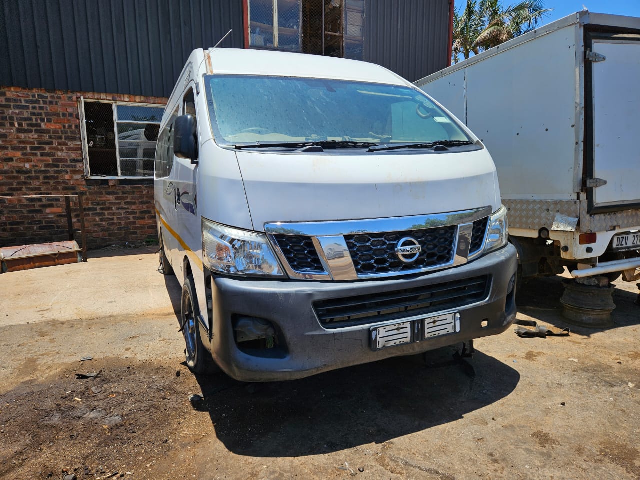 Nissan NV350 2.5 2017 petrol manual stripping for used spares