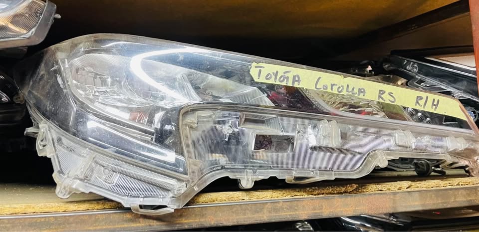 Toyota Corolla RS headlight - Private Seller Toyota Corolla RS headlight - Private Seller
