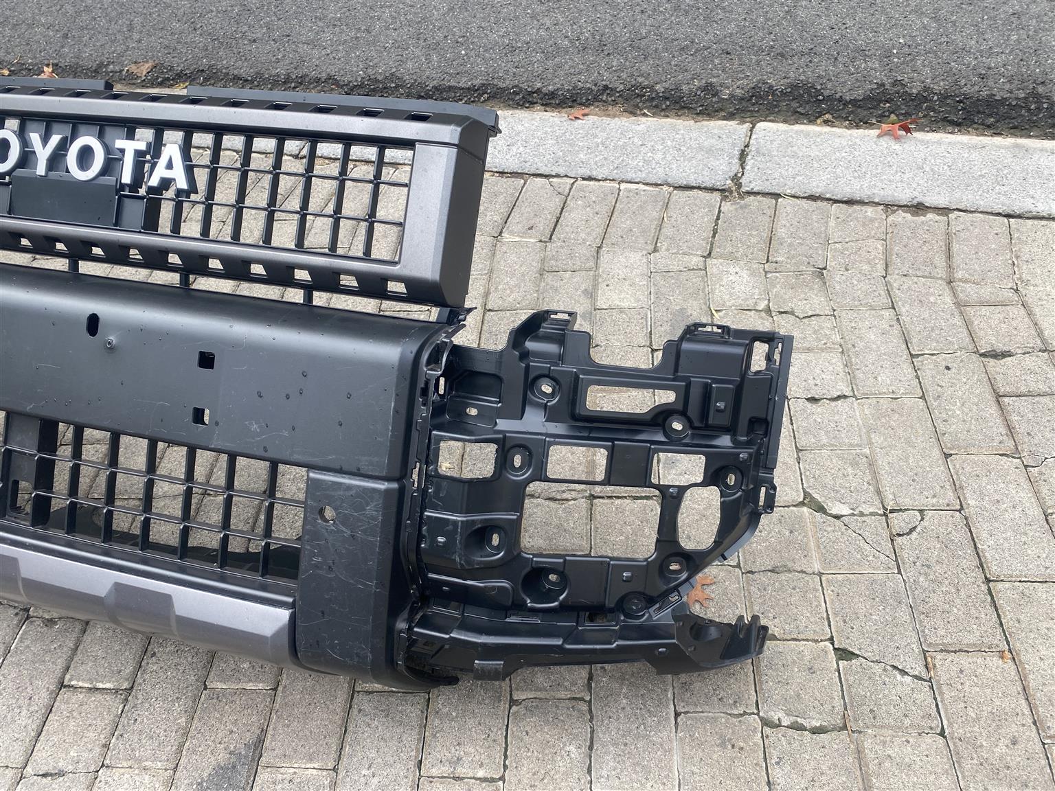 2025 TOYOTA LAND CRUISER PRADO VX-R FRONT BUMPER FOR SALE.IN EXCELLENT CONDITION - Private Seller 2025 TOYOTA LAND CRUISER PRADO VX-R FRONT BUMPER FOR SALE.IN EXCELLENT CONDITION - Private Seller