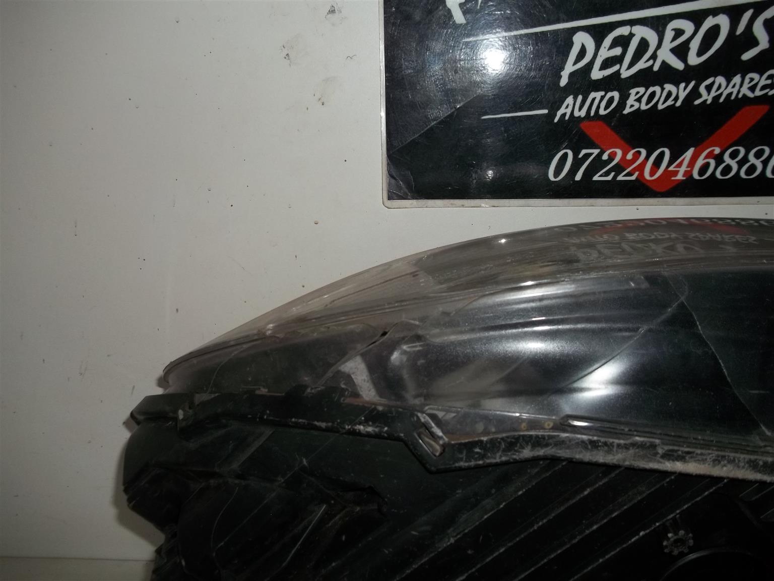 Volvo V40 '12-'19 right headlight - Private Seller Volvo V40 '12-'19 right headlight - Private Seller