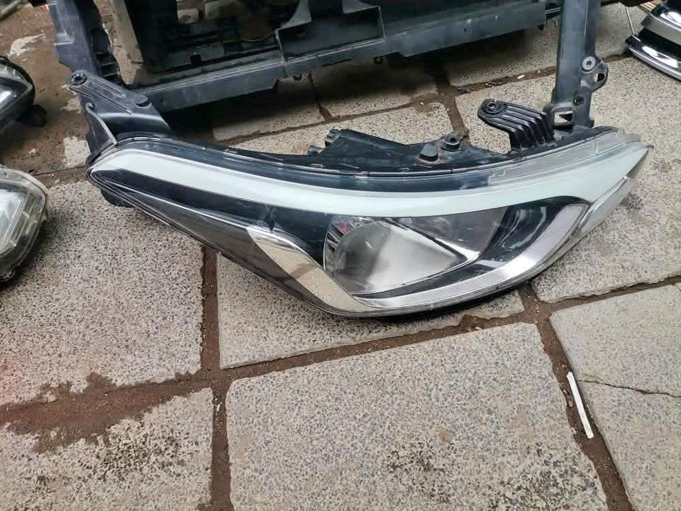 Hyundai i20 Headlight 2016-17 Right Side. Bumper & Auto Parts. - Private Seller