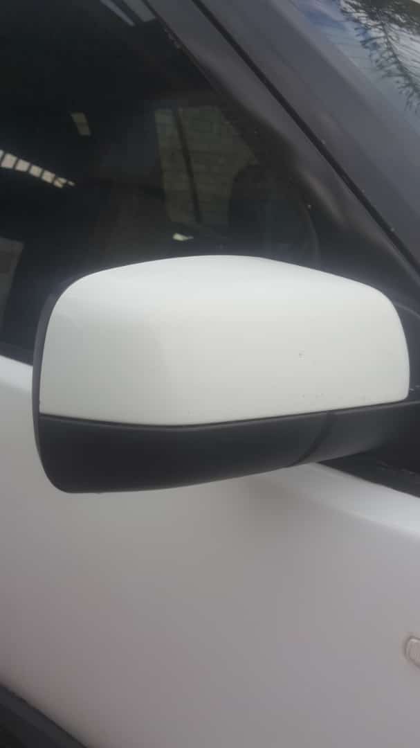 2013 Discovery 4 3.0 SDV6 SE Mirror – White in colour 2013 Discovery 4 3.0 SDV6 SE Mirror – White in colour
