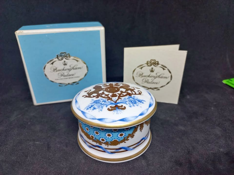 Queen Elizabeth collectable with orginal box and booklet Queen Elizabeth collectable with orginal box and booklet