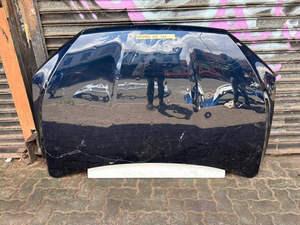 Mahindra xuv 3x0 Bonnet - Private Seller Mahindra xuv 3x0 Bonnet - Private Seller