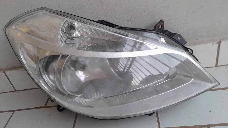 Renault Clio 3 headlight