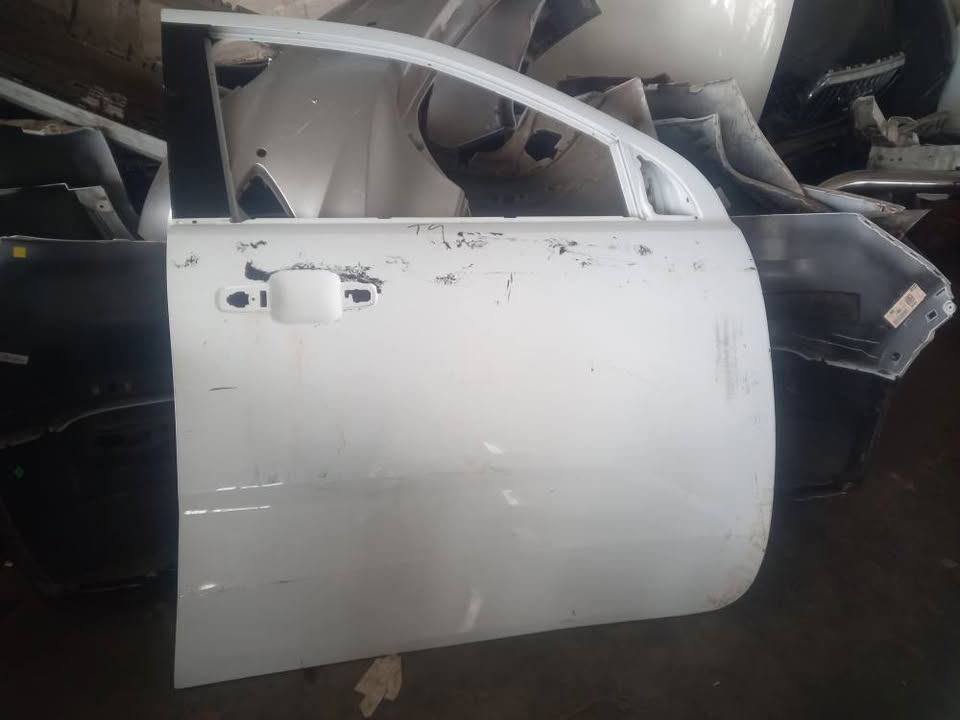 FORD RANGER T9 RIGHT HAND SIDE FRONT DOOR - Private Seller FORD RANGER T9 RIGHT HAND SIDE FRONT DOOR - Private Seller