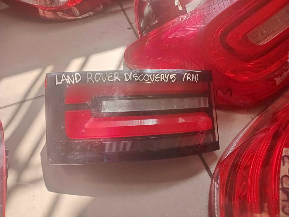 Land Rover discovery 5 taillight - Private Seller Land Rover discovery 5 taillight - Private Seller