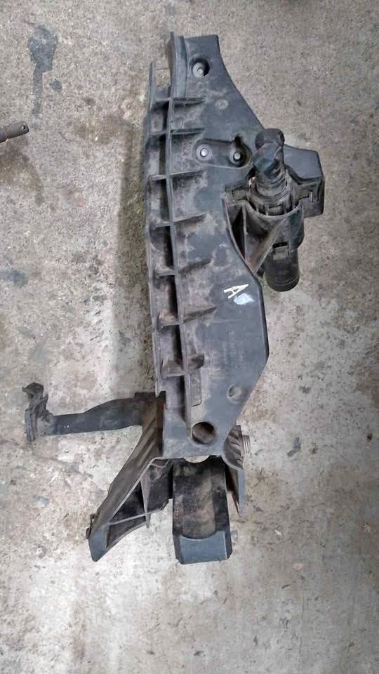 Audi A4 b8 headlight bracket - Private Seller Audi A4 b8 headlight bracket - Private Seller