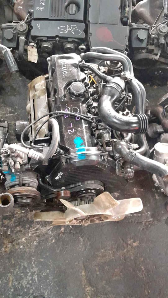 Toyota 2.4d 2L diesel hilux engine (zane azaad) - Private Seller Toyota 2.4d 2L diesel hilux engine (zane azaad) - Private Seller
