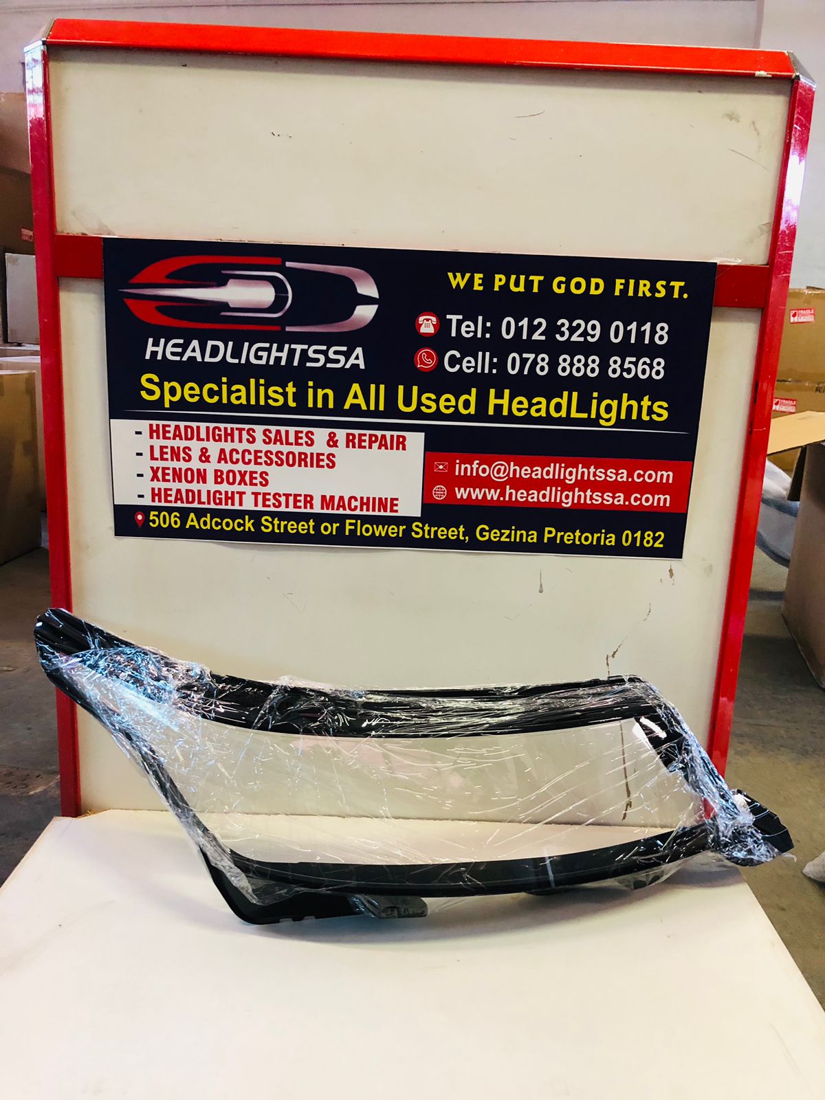 Range Rover Sport right side headlight replacement lens cover (2018) - Private Seller Range Rover Sport right side headlight replacement lens cover (2018) - Private Seller