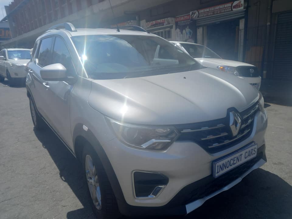 2020 RENUALT TRIBER 1.0 PETROL, MANUAL TRANSMISSION, SILVER COLOUR