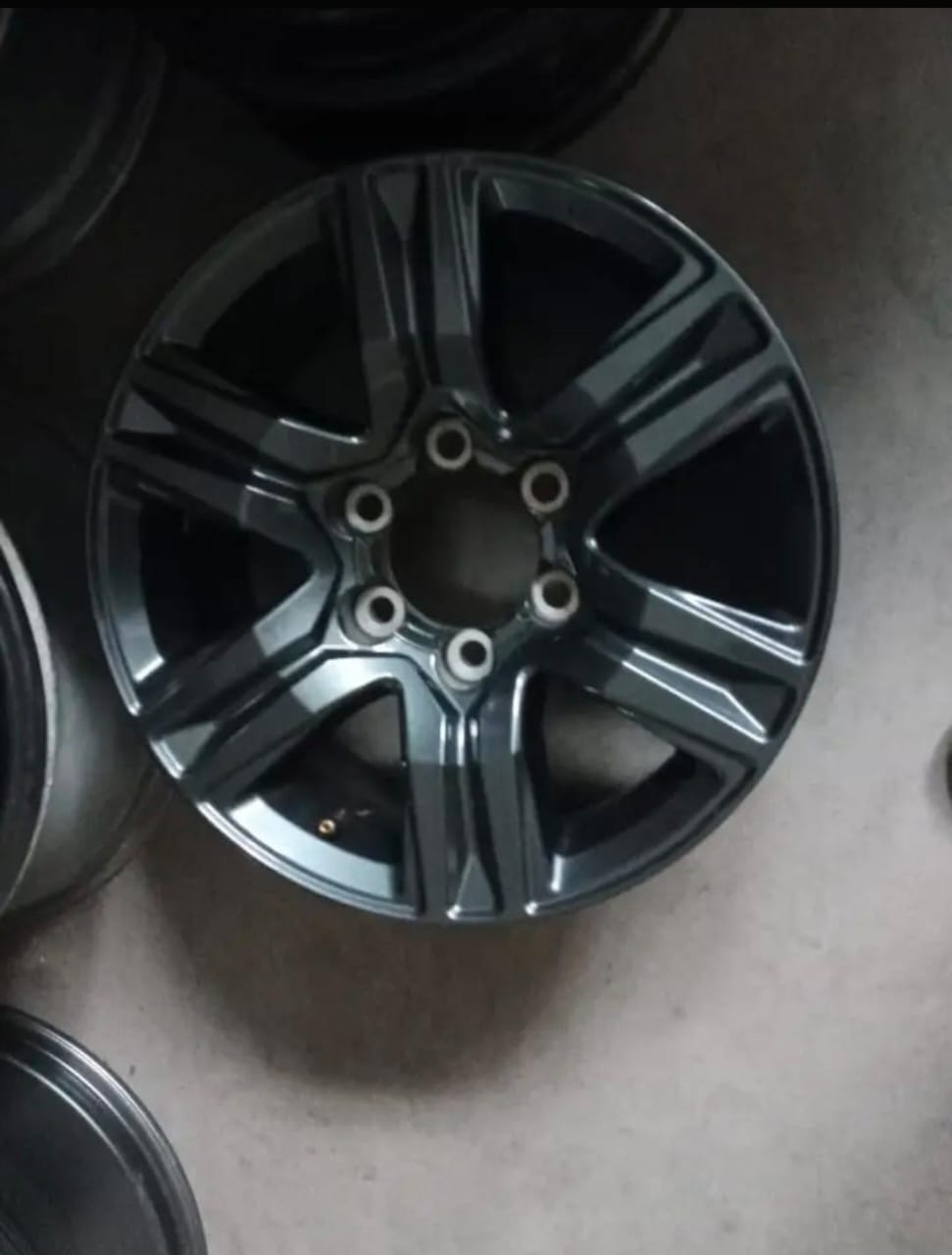 17inch Toyota Hilux/Fortuner original mag to use for spare - Private Seller