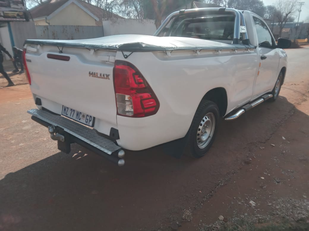 Used 2019 Toyota Hilux 2.4GD-6 single cab 4x4 Raider auto - Private Seller Used 2019 Toyota Hilux 2.4GD-6 single cab 4x4 Raider auto - Private Seller