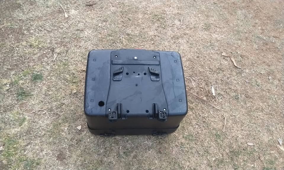 OEM Top BOX BMW R1200GS Liquid-Cooled - Private Seller OEM Top BOX BMW R1200GS Liquid-Cooled - Private Seller