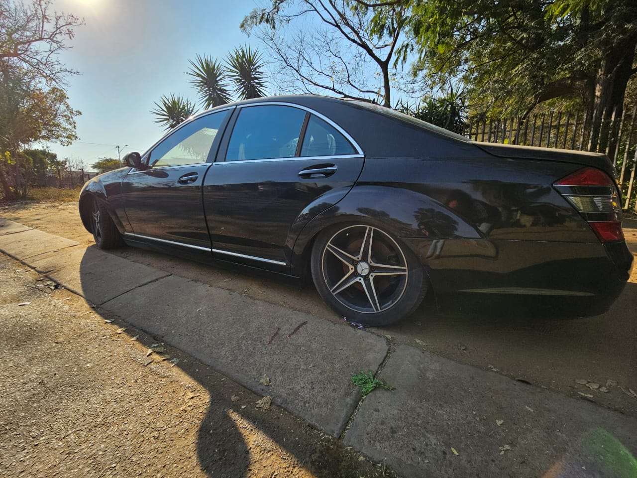 Mercedes Benz S500 W221 preface stripping used parts and spares for sale.