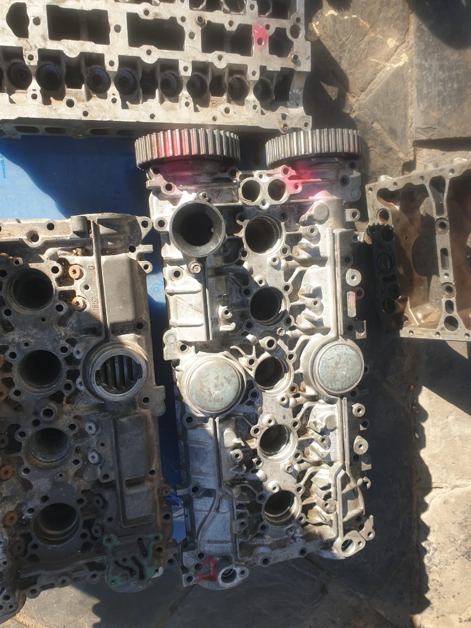 SELLING VOLVO CYLINDER HEADS BOTHE PETROL AND DIESEL - Private Seller
