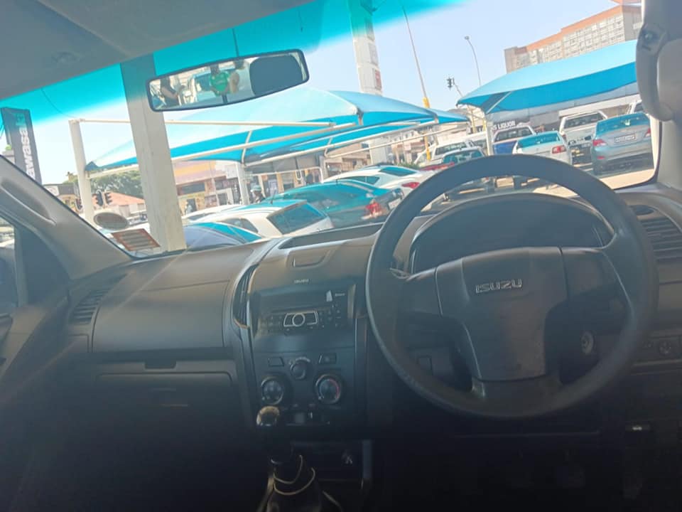 2019 ISUZU KB 250 DMAX DOUBLE CAB 4X2 MANUAL