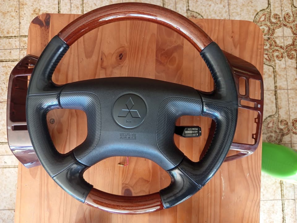 2000 Mitsubishi Pajero - wood trim set - Private Seller 2000 Mitsubishi Pajero - wood trim set - Private Seller