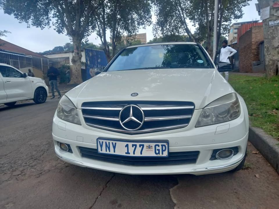 2010 Mercedes Benz C200 Kompressor Petrol, Automatic, White, 100000kms,