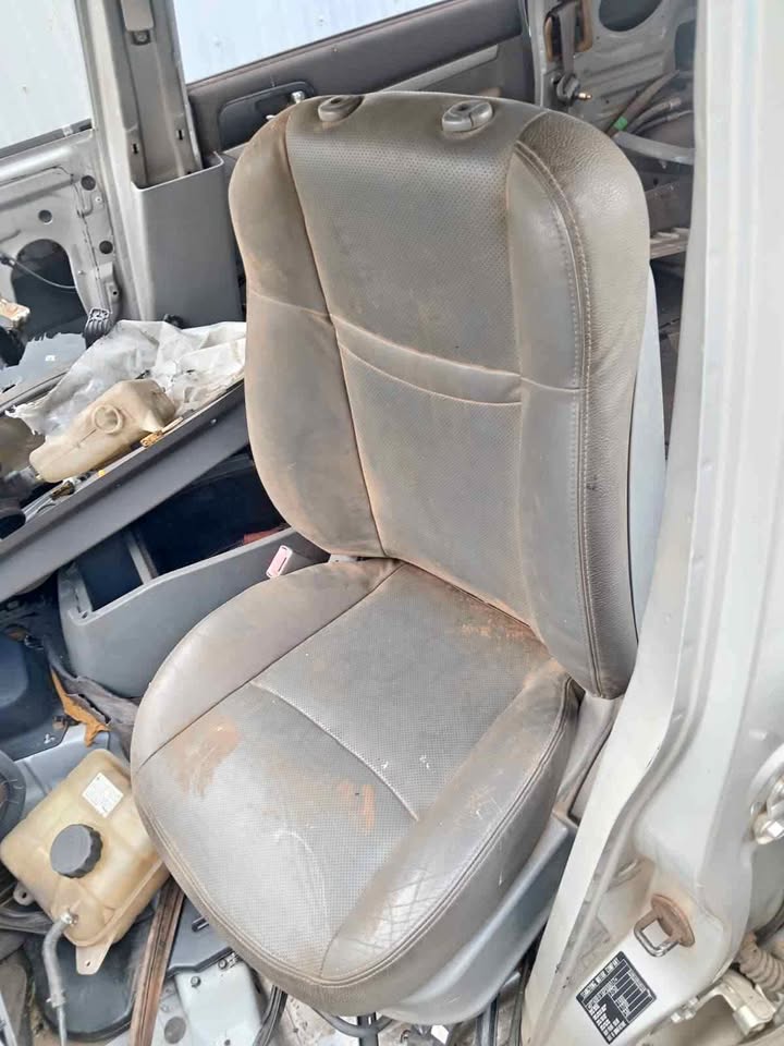 Ssangyong Stavic Sv270 2006 left front seat selling - Private Seller Ssangyong Stavic Sv270 2006 left front seat selling - Private Seller