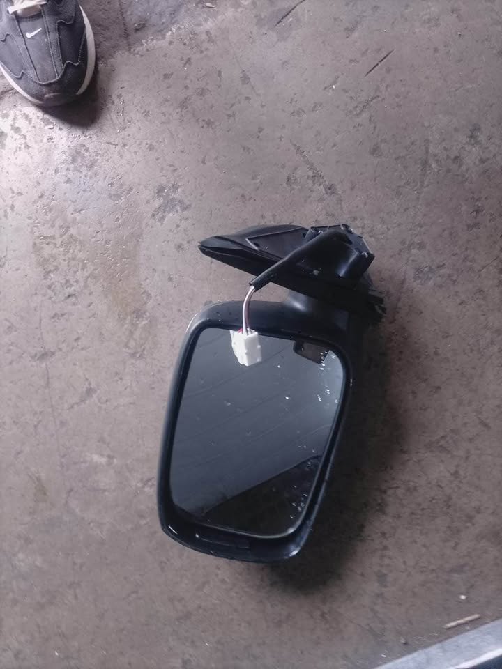 Isuzu D-max 2010-2014 left side mirror - Private Seller