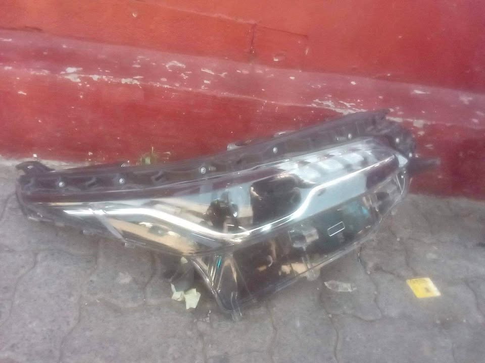 Toyota fortuner headlight xenon left side - Private Seller Toyota fortuner headlight xenon left side - Private Seller