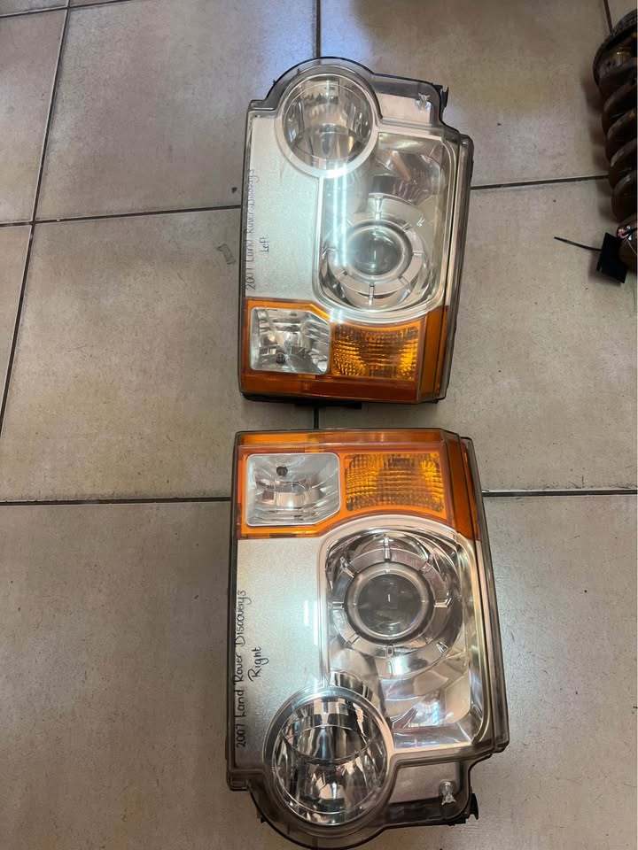 Land Rover Discovery 3 original headlight available Call or whatsapp