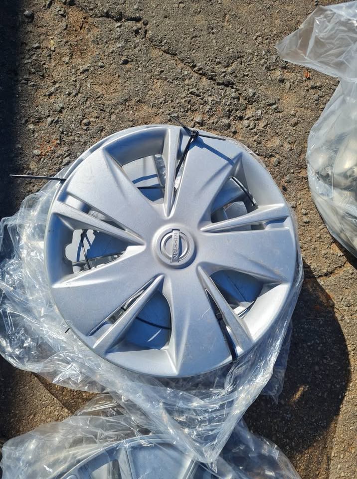 Nissan micra original wheel caps aset size 14 - Private Seller Nissan micra original wheel caps aset size 14 - Private Seller