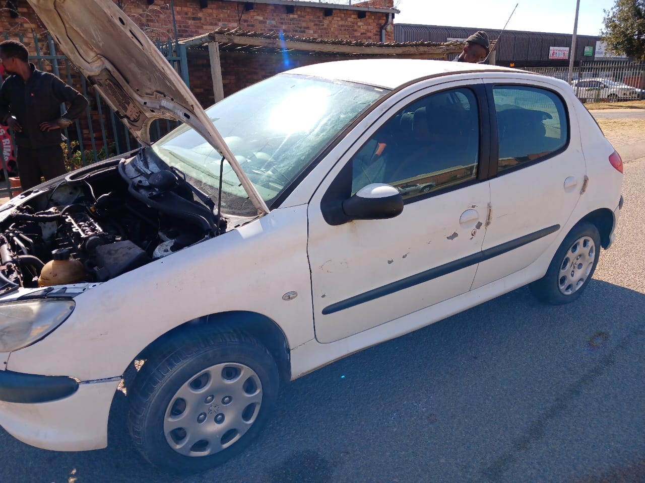 PEUGEOT 206D HDI 10FD BODY PARTS FOR SALE - Private Seller