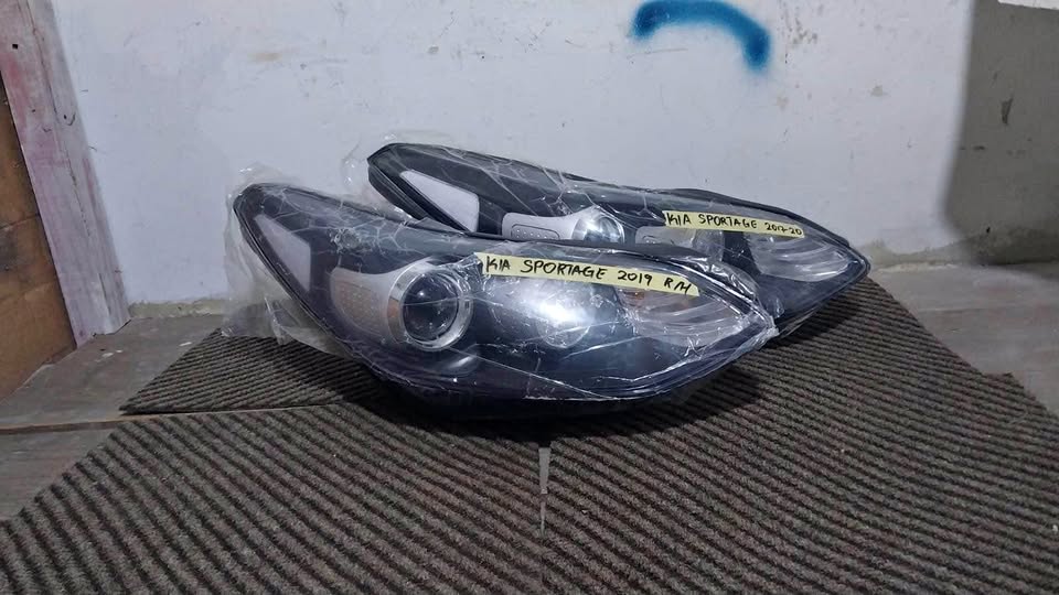 Kia Sportage headlight 2019 - Private Seller Kia Sportage headlight 2019 - Private Seller