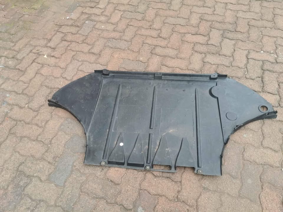 Audi A8 engine cover - Private Seller Audi A8 engine cover - Private Seller
