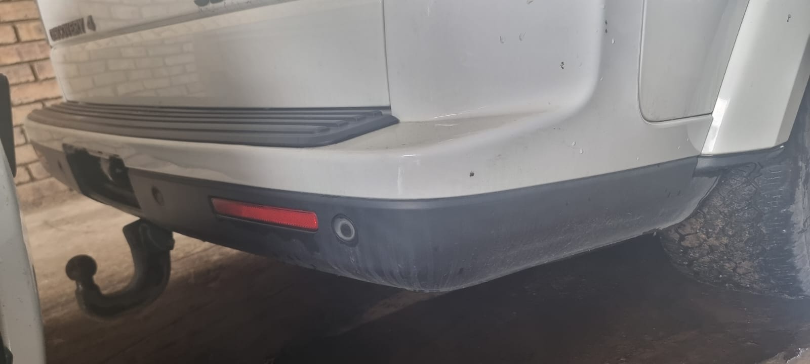 2013 Discovery 4 3.0 SDV6 HSE Rear Bumper Set for sale - Private Seller 2013 Discovery 4 3.0 SDV6 HSE Rear Bumper Set for sale - Private Seller