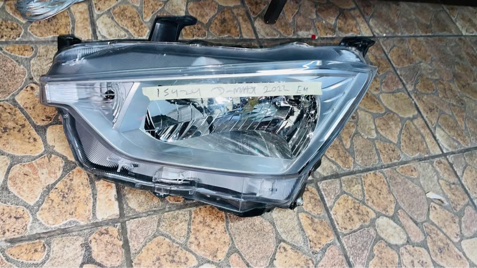 Isuzu D-Max headlight - Private Seller Isuzu D-Max headlight - Private Seller