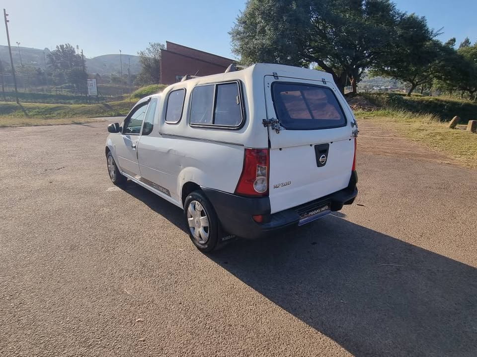 Nissan Np200 1.6i aircon spec