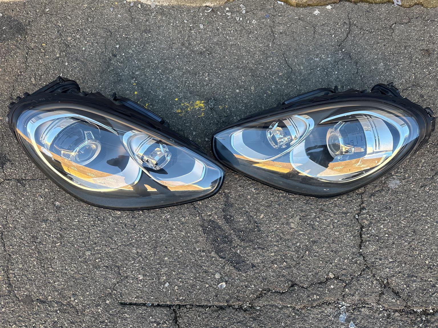 2015-2018 Porsche Cayenne Headlight - Private Seller