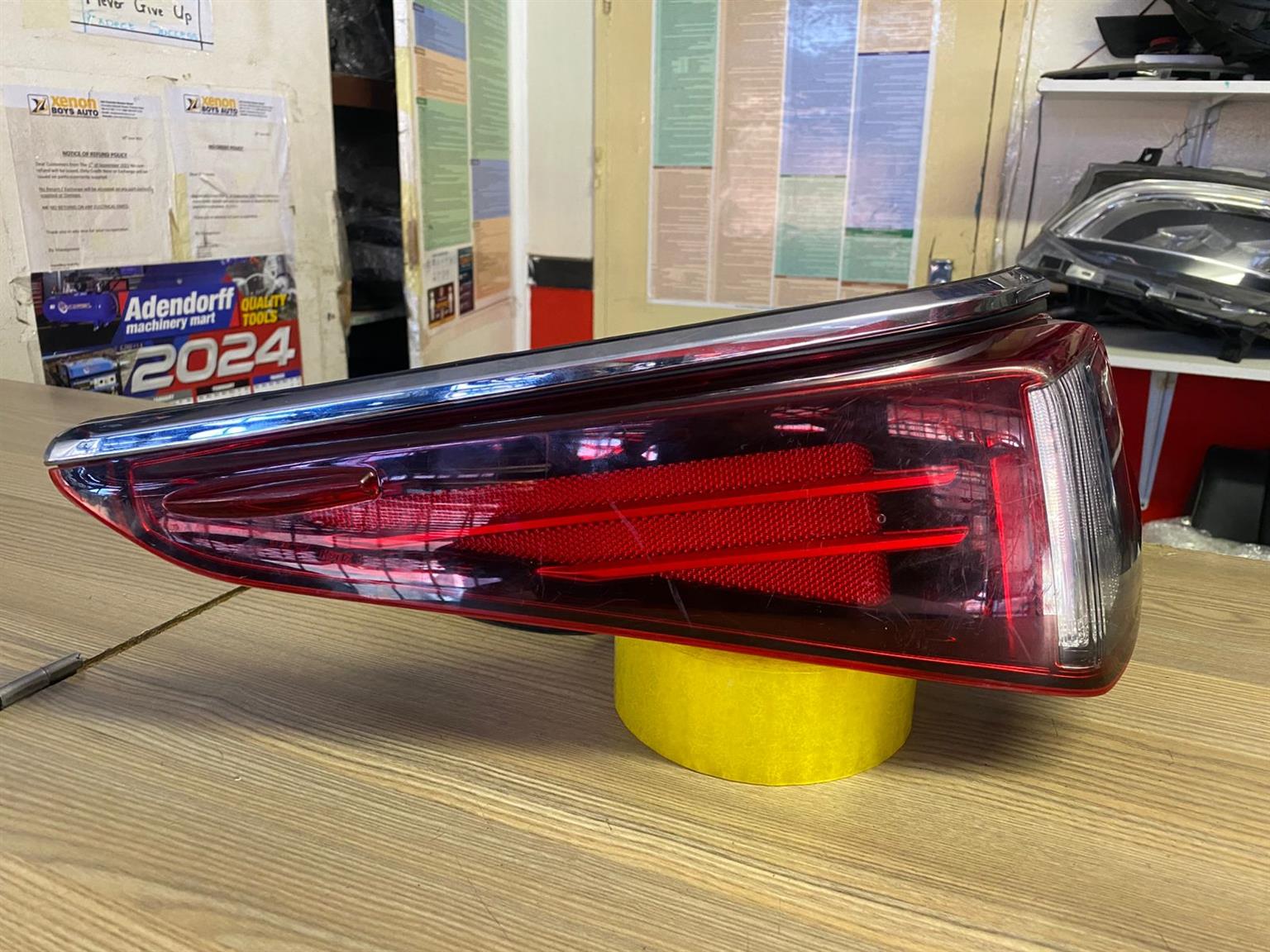 2024 LEXUS Es250 LEFT OUTER TAILLIGHT AVAILABLE FOR SAL - Private Seller