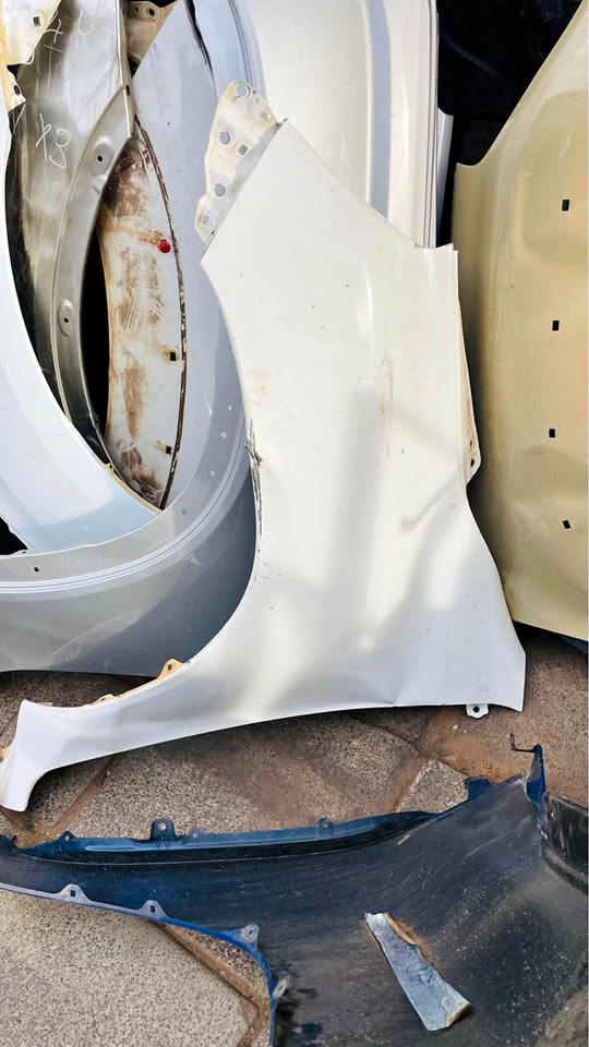 Toyota Hilux GD6 fenders - Private Seller Toyota Hilux GD6 fenders - Private Seller