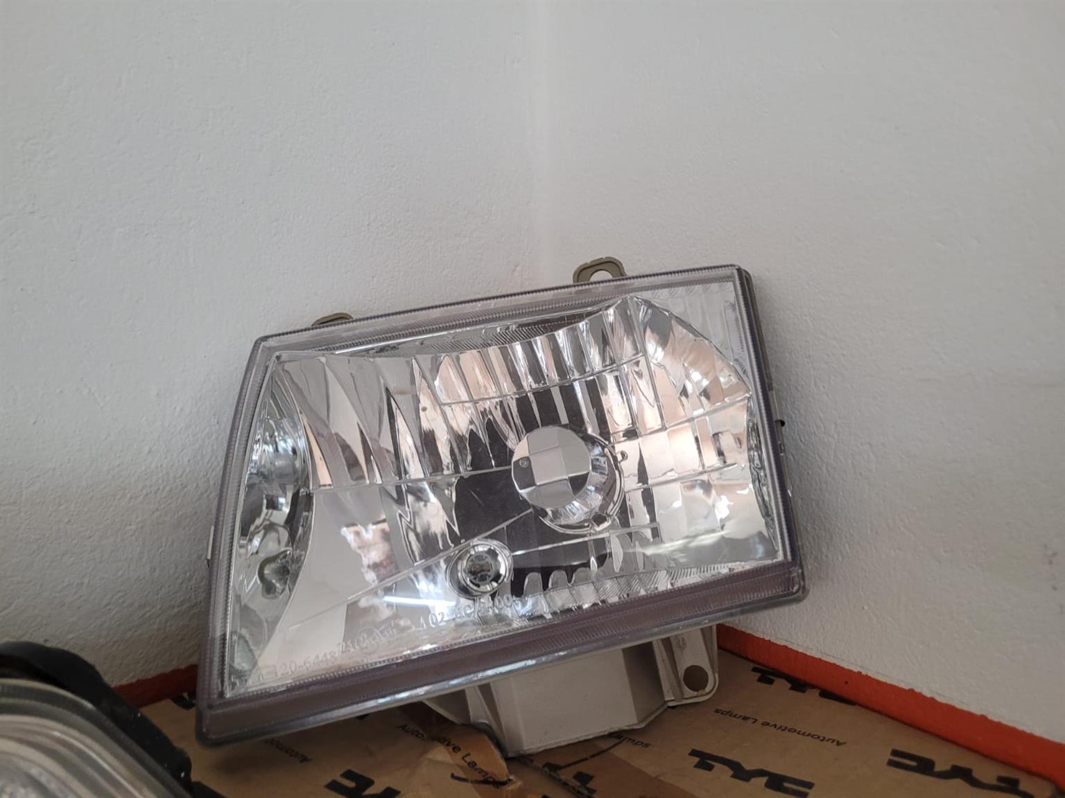 HEADLIGHTS FOR BAKKIES NISSAN NP 300 - Private Seller HEADLIGHTS FOR BAKKIES NISSAN NP 300 - Private Seller
